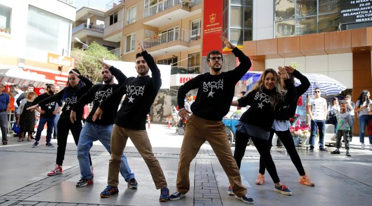 Konak’ta ‘Barış için Sanat’