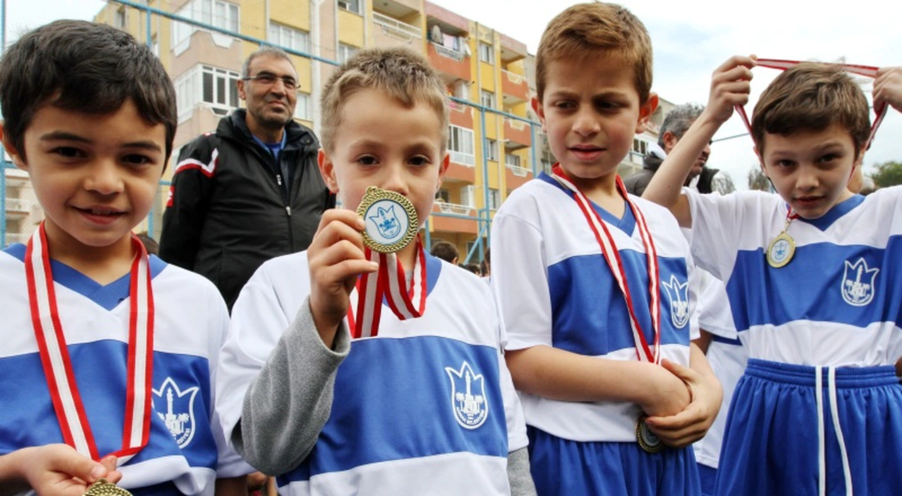 YARIYIL TATİLİNİ MADALYAYLA KAPATTILAR