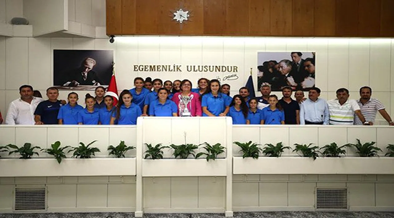 Konak'ın Yıldızları Umut Veriyor