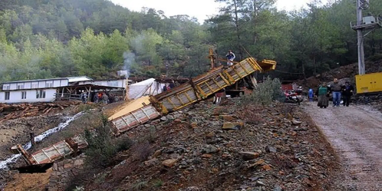 BURDUR'DA KROM MADENİNDE GAZ ZEHİRLENMESİ: 2 ÖLÜ 3 YARALI