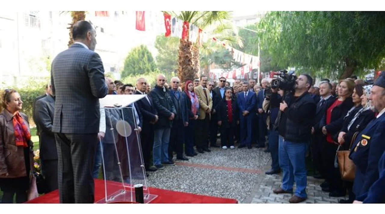 Park açılışında Selvitopu'na tek kişilik protesto