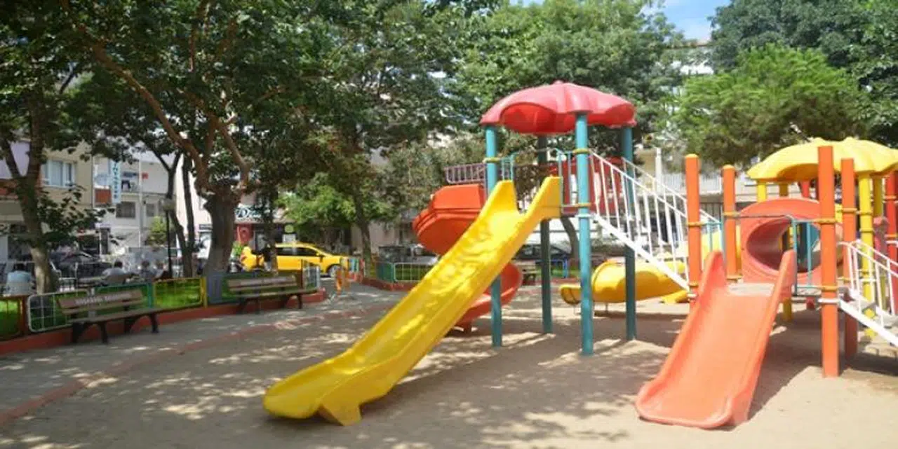 KUŞADASI PARKLARI YENİLENİYOR