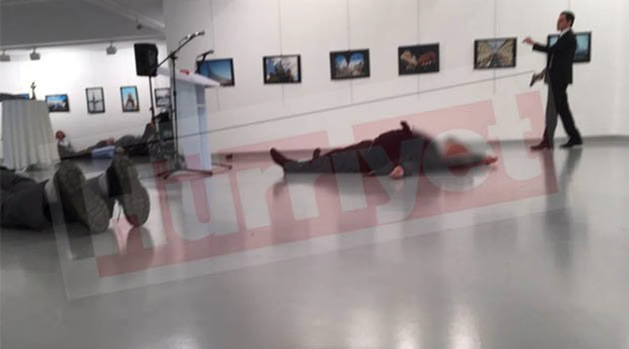 Rusya Büyükelçisi Ankara’da silahlı suikasta uğradı