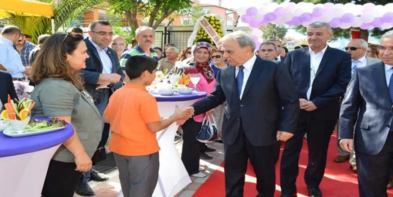 KOCAOĞLU, FUAR İZMİR ELEŞTİRİSİNE SERT ÇIKTI “YILDIRIM’IN SÖZLERİ İBRET VESİKASI”: