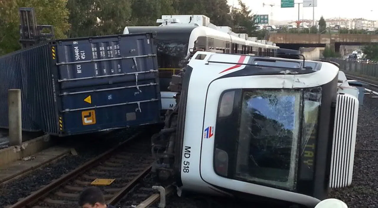 İZMİR METROSU'NDAN KAZA AÇIKLAMASI GELDİ