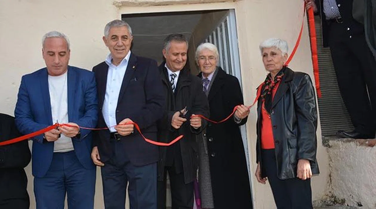 Salihli Bahçecik Mahallesine Çifte Kütüphane