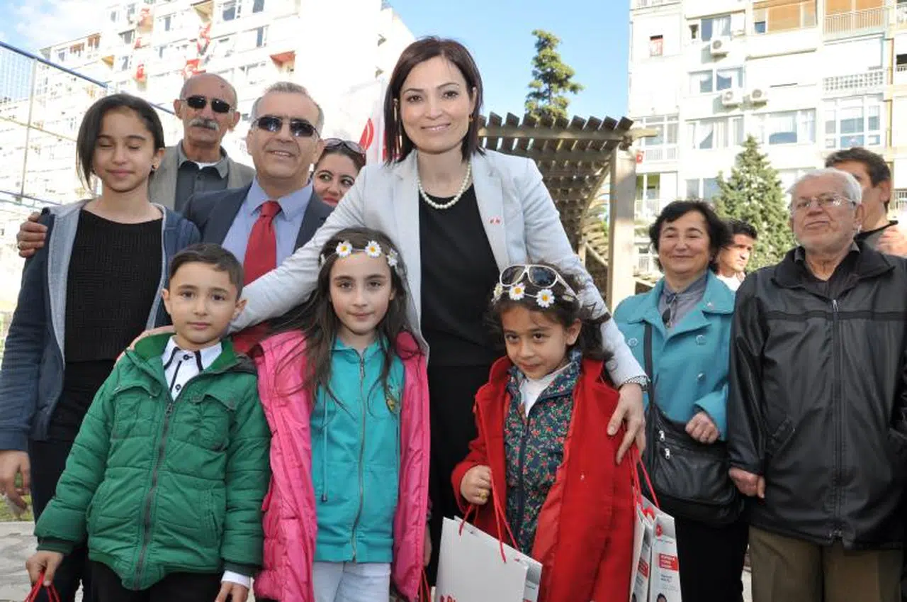 MHP'Lİ KILIÇ, HEM KÜÇÜKLERİ HEM DE BÜYÜKLERİ SEVİNDİRDİ
