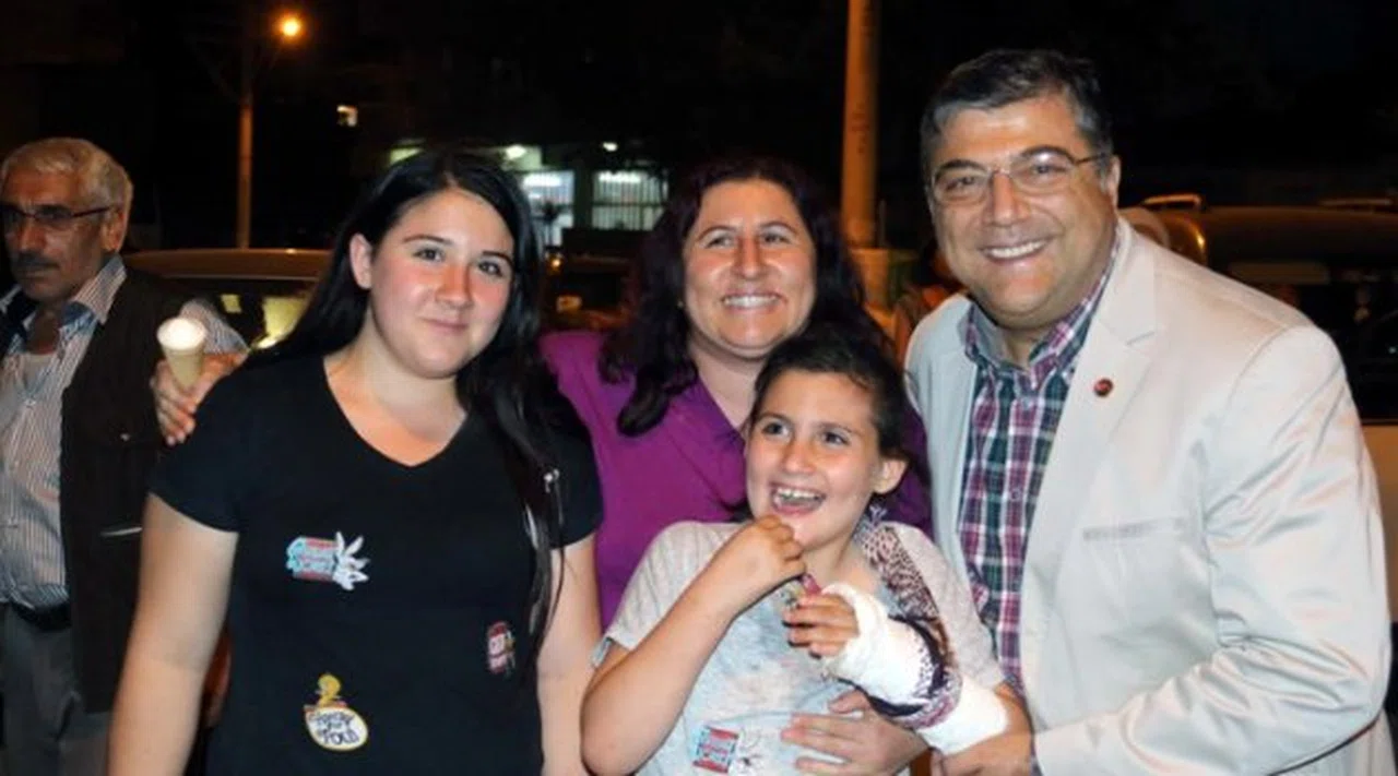 Sındır, ''Ekmeğini ve sevgisini paylaşan bir milletiz''