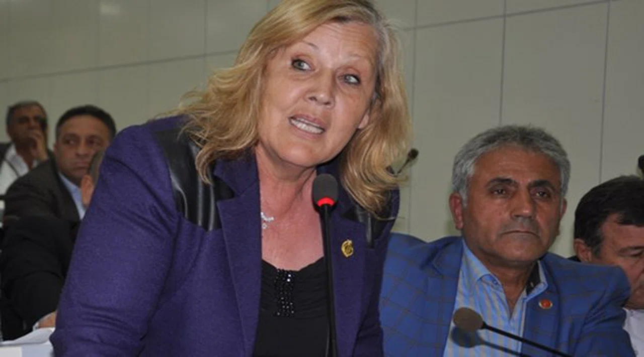 Tatlı'dan Çifte İstifa