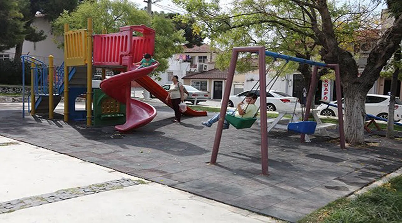 Urla’da Parklar Yenilendi