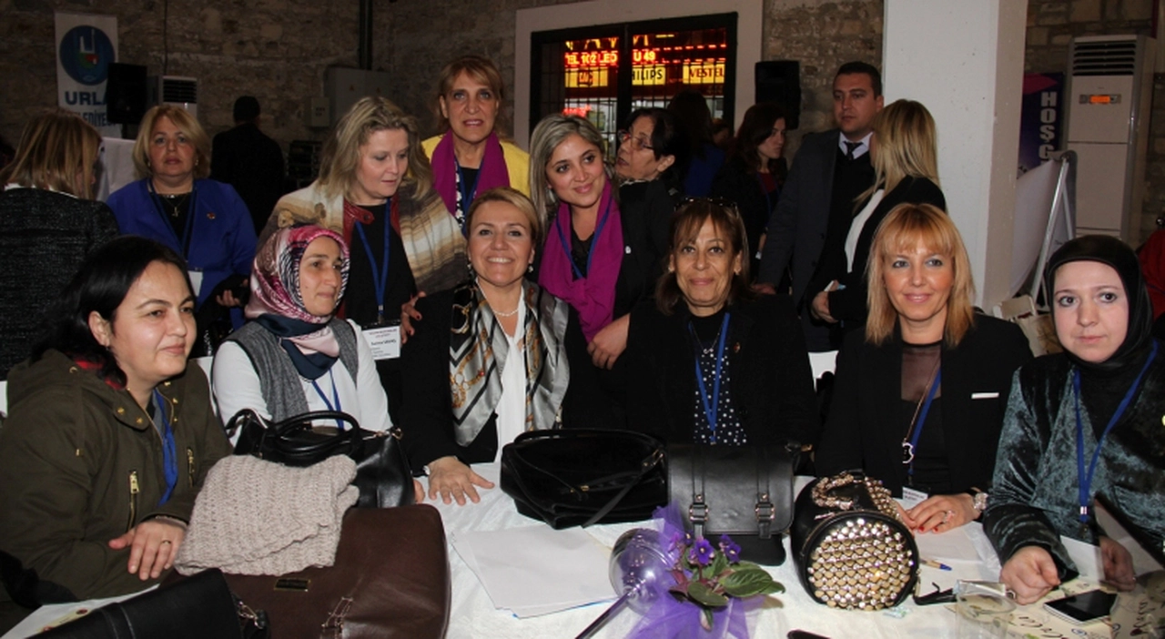 URLA’DA “KADININ SİYASETTEKİ YERİ ”TARTIŞILIYOR