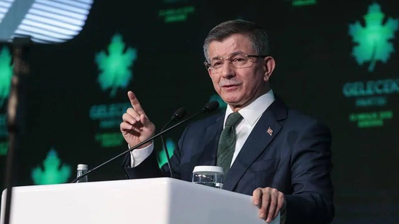 Davutoğlu'nun konferansı iptal edildi: Gelecek Partisi'nden üniversiteye tepki