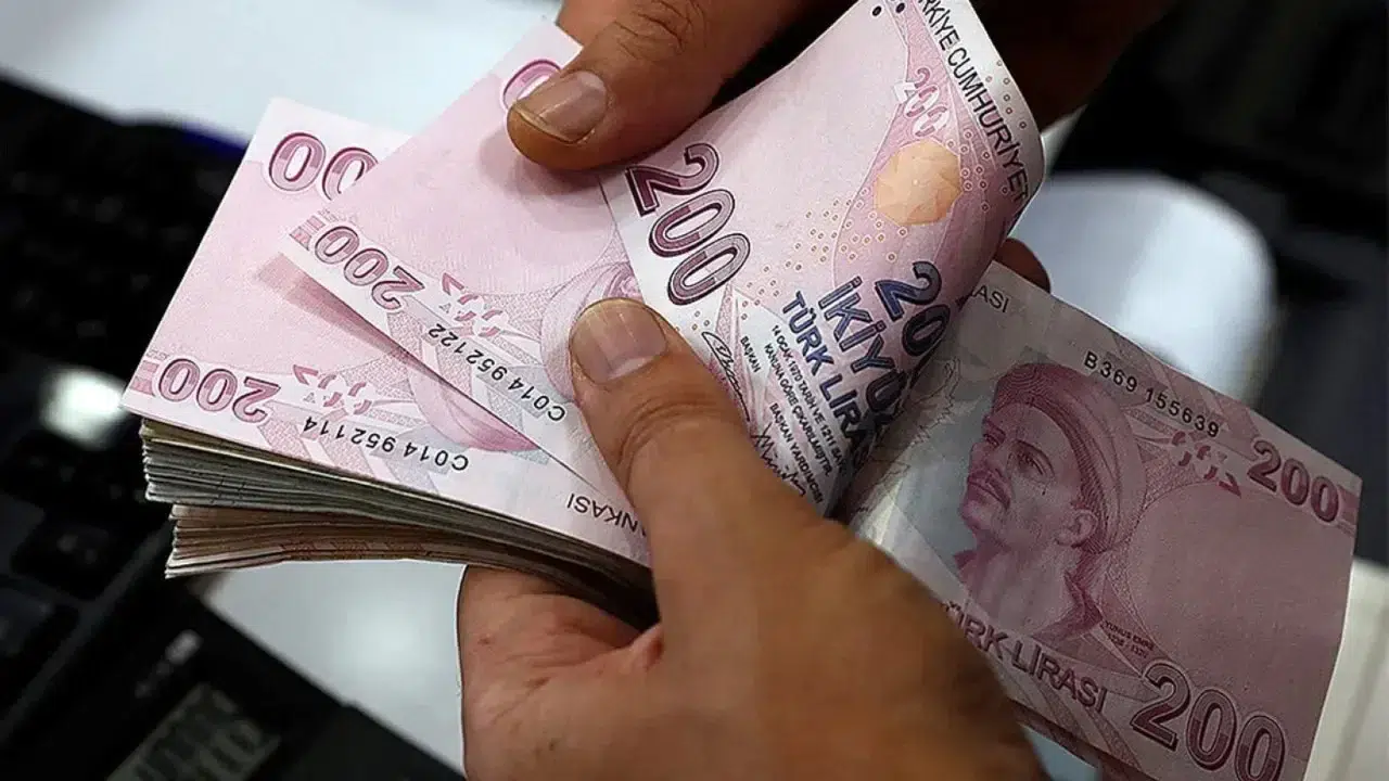 Hazine’den yeni vergi hamlesi: O meslekler ek harç bedeli ödeyecek