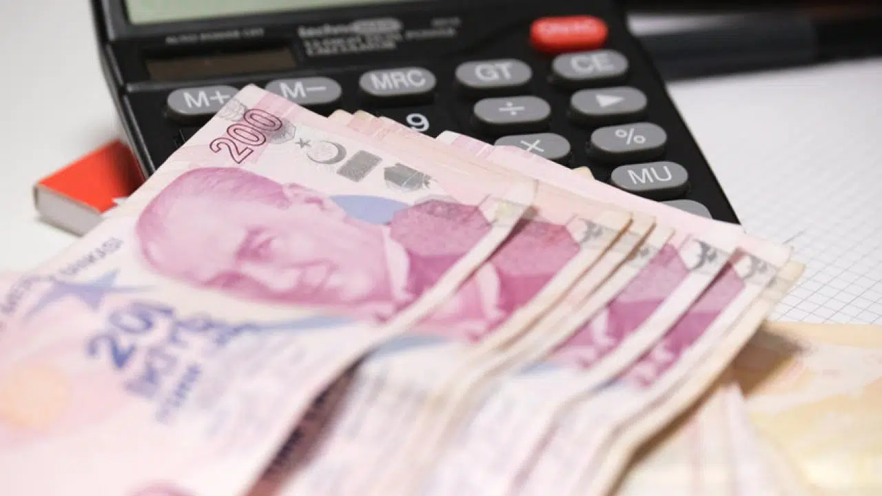 Yeni asgari ücret maratonu başlıyor: İşçi, işveren ve hükümet 21 Ekim'de toplanacak