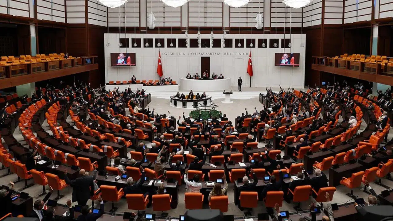 Yeni haftada TBMM'de yoğun gündem: Bakanlar açılım komisyonunda sunum yapacak, bütçe görüşülecek