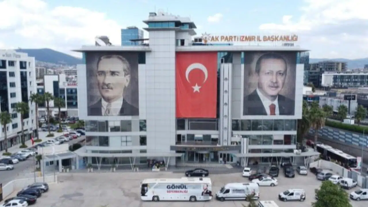 AK Parti İzmir'de 6 İlçe İçin Yeni Başkanlar Belli Oldu: İşte İsim İsim Liste