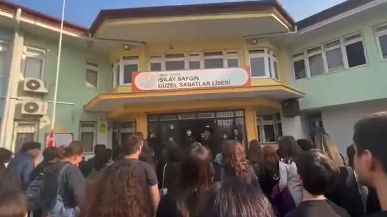 'Andımız'ın okunmasını engellemek isteyen müdürün görüntülerine CHP'den tepki: Büyük rezalettir