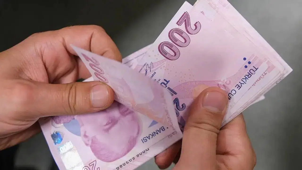 Bankalar yeniden yarışta: Emekliye 30 bin TL promosyon veren o banka açıklandı!