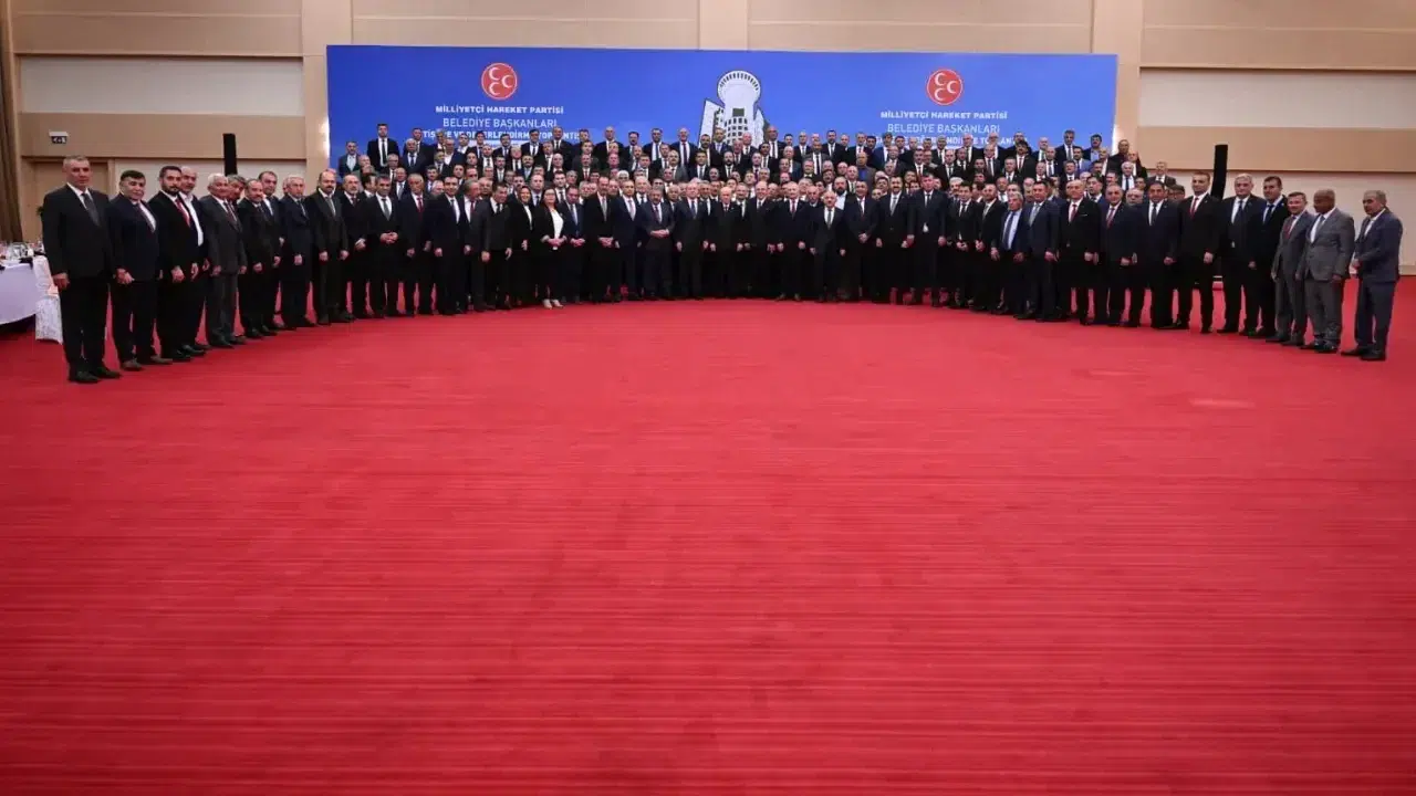 Devlet Bahçeli, MHP'li belediye başkanlarıyla görüştü