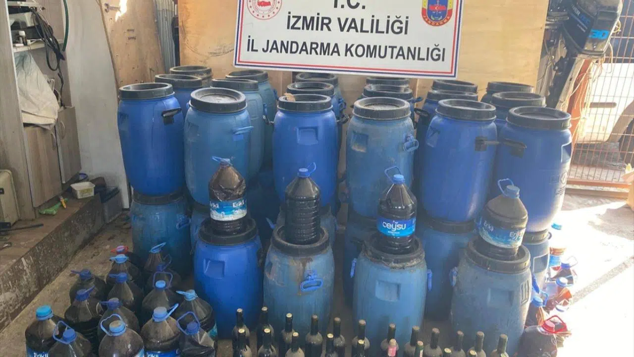 İzmir'de sahte içki operasyonunda bir çift gözaltına alındı