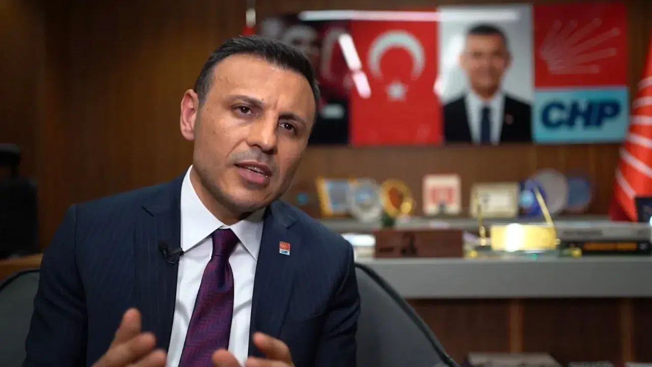 Özgür Çelik'ten kurultay sonucu ve 'arınma' ifadesine dair çarpıcı yorumlar: Siyasetin kalemi ile yazılmış