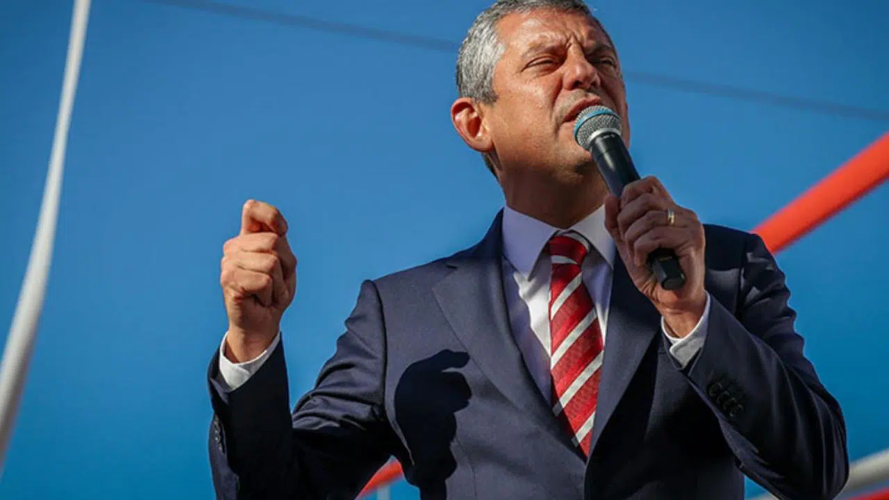 Özgür Özel, banka hesaplarını açıklayarak 'şeffaflık' çağrısı yaptı: Siyasete girdiğimiz günden bu güne