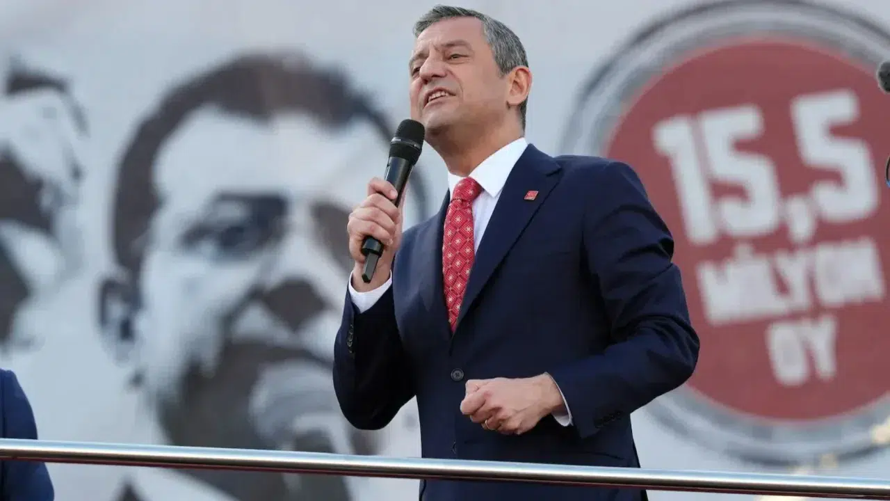 Özgür Özel, partisinin İmralı kararını bir kez daha yanıtladı: MHP'ye yönelik dikkat çeken sözler