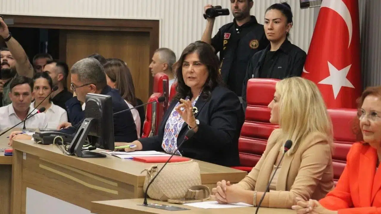 Özlem Çerçioğlu'nun CHP'li başkanlara yönelik sözleri tepki çekti: 'Ay sizin paranız mı yok?'