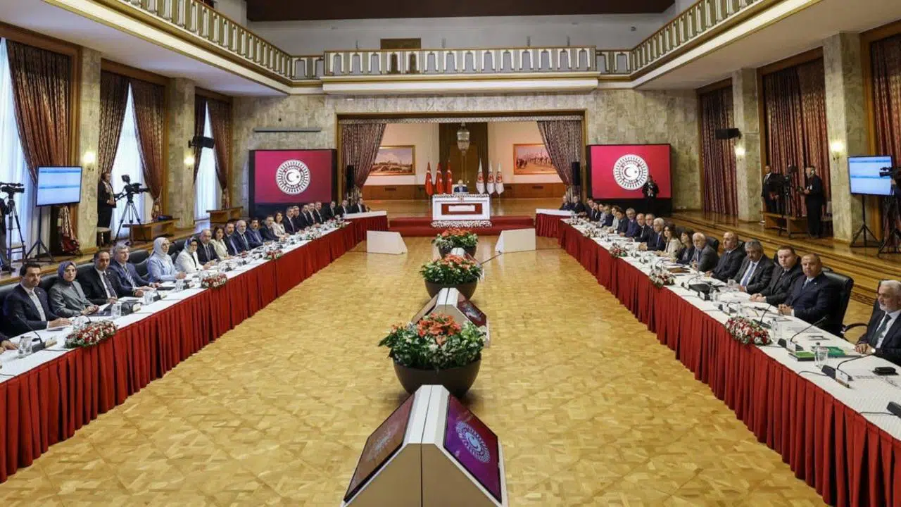 Süreç Komisyonu'nun yarın gerçekleştireceği toplantı ertelendi: Grup Başkan Vekilleri toplanmıştı