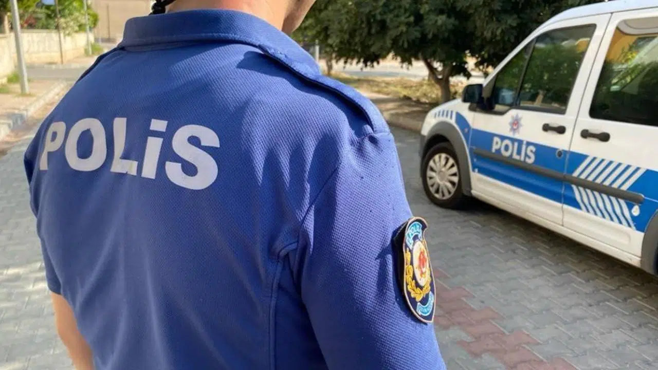 Van'da görevli polis memuru 16,3 kg esrarla yakalandı: Açığa alındı, tutuklandı