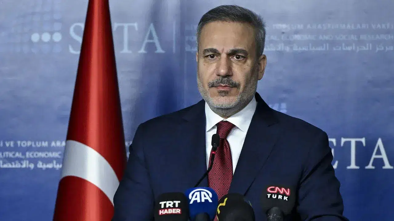 Hakan Fidan YPG'ye seslendi: "Hiçbir ülkede iki tane silahlı unsur olmaz"