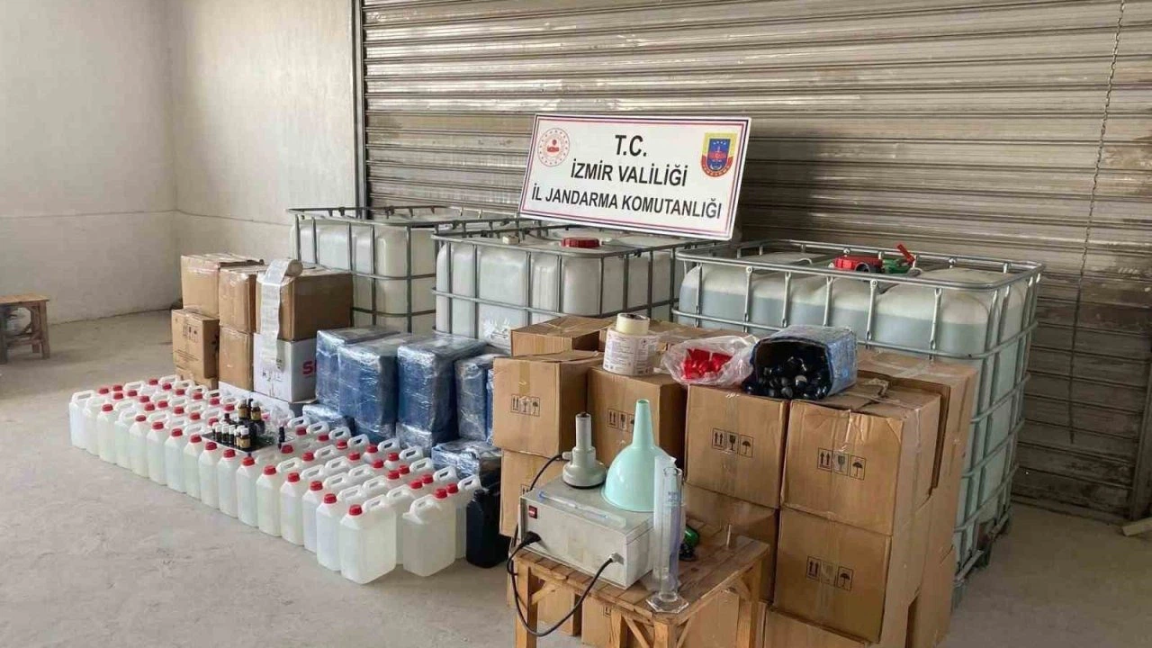 İzmir’de 1,5 milyon lira değerinde kaçak etil alkol ele geçirildi
