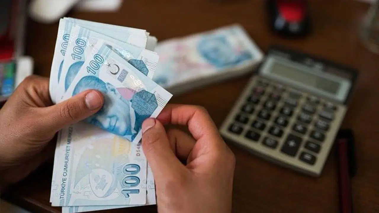 Memur-Sen'den seyyanen zam talebi: Kamuda farklı statüler arasında oluşan maaş/ücret çarpıklığı giderilmeli