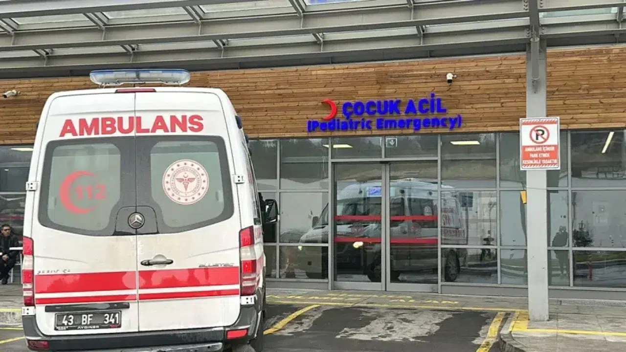 Okul Bahçesinde Ücretsiz Dağıtılan Çikolata 20 Öğrenciyi Hastanelik Etti