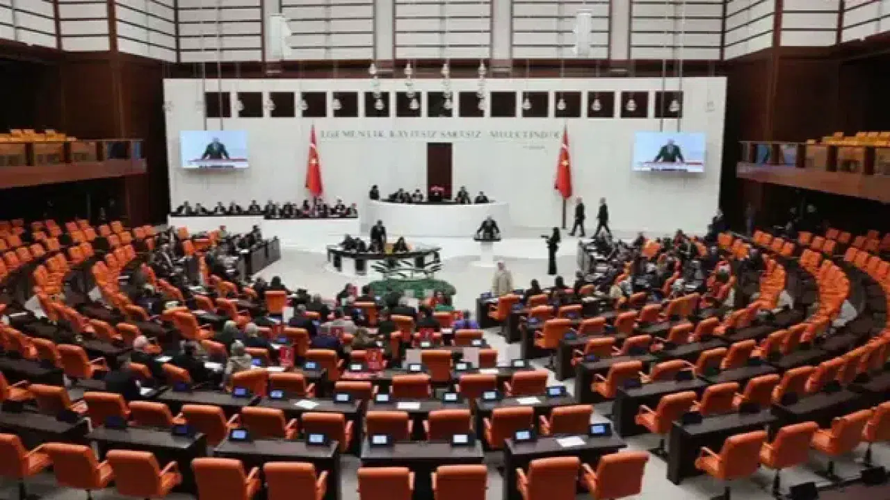 Sağlık Bakanlığı ile Enerji ve Tabii Kaynaklar Bakanlığı'nın bütçeleri kabul edildi