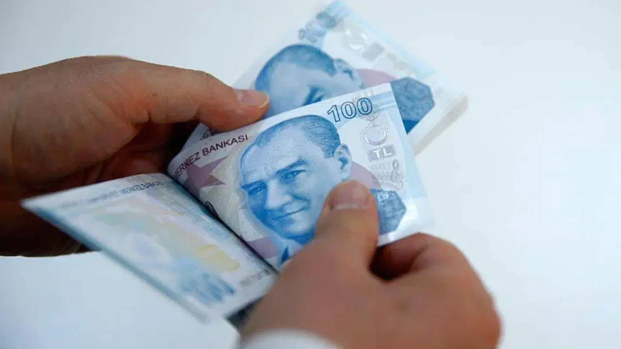 Yasa Resmi Gazete'de yayımlandı: Emekli olmak zorlaştırıldı, emekli maaşlarından kesinti dönemi başladı