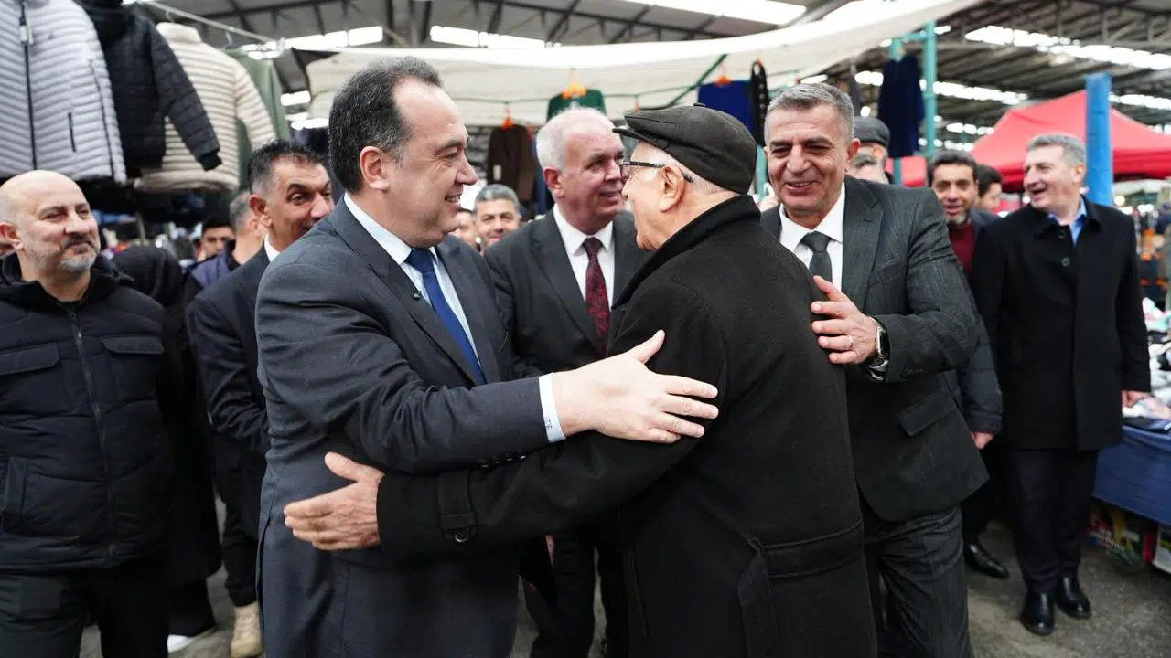 Başkan Dutlulu Perşembe Pazarı’nda Esnafla Bir Araya Geldi
