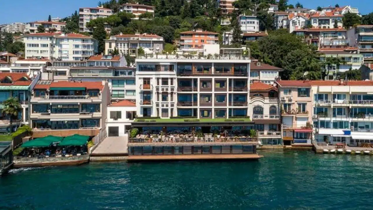 Bebek Otel'le ilgili yeni iddialar: Ünlü isimlere farklı isimle kayıt açıldı, baskından yarım saat önce hepsi otelden ayrıldı!