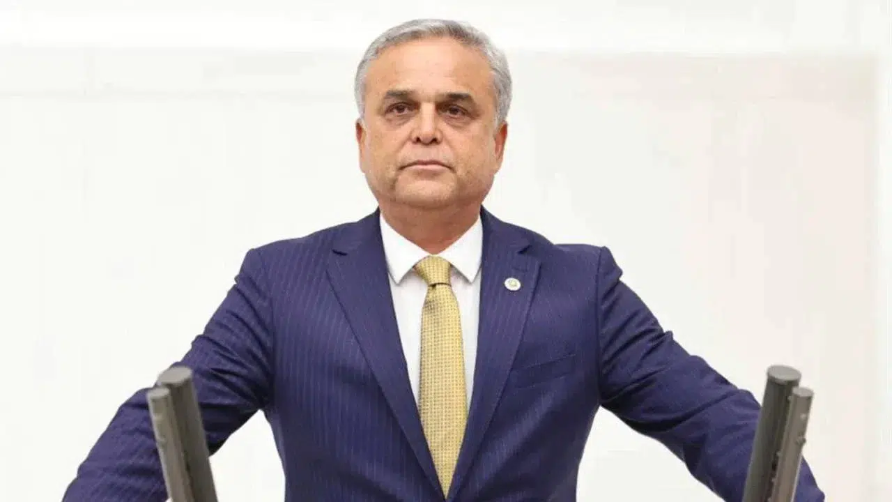CHP'den istifa eden Milletvekili Hasan Ufuk Çakır AK Parti'ye geçeceğini açıkladı
