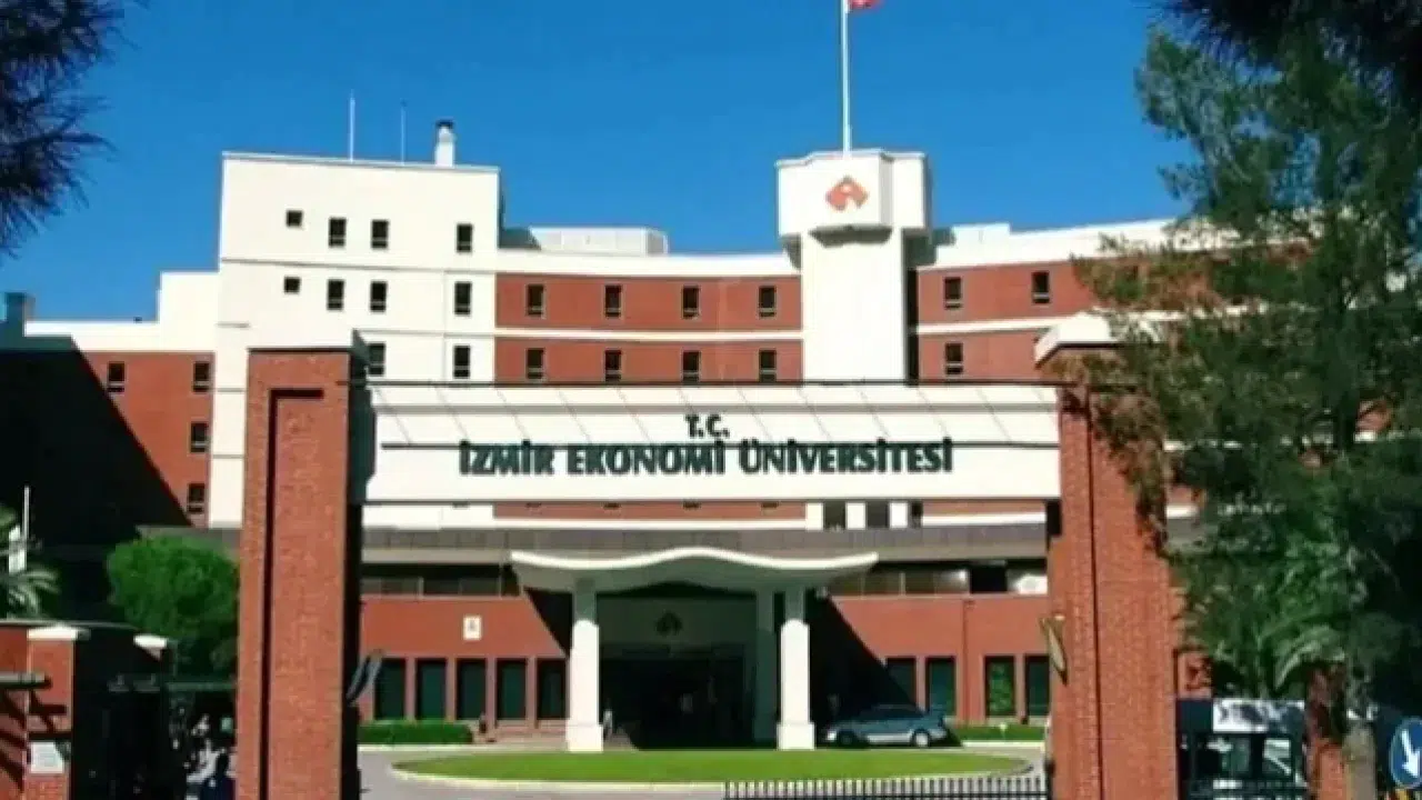 Ekonomi Üniversitesi'nde infial yaratan site: Kız öğrencileri tek tek oylamaya açtılar