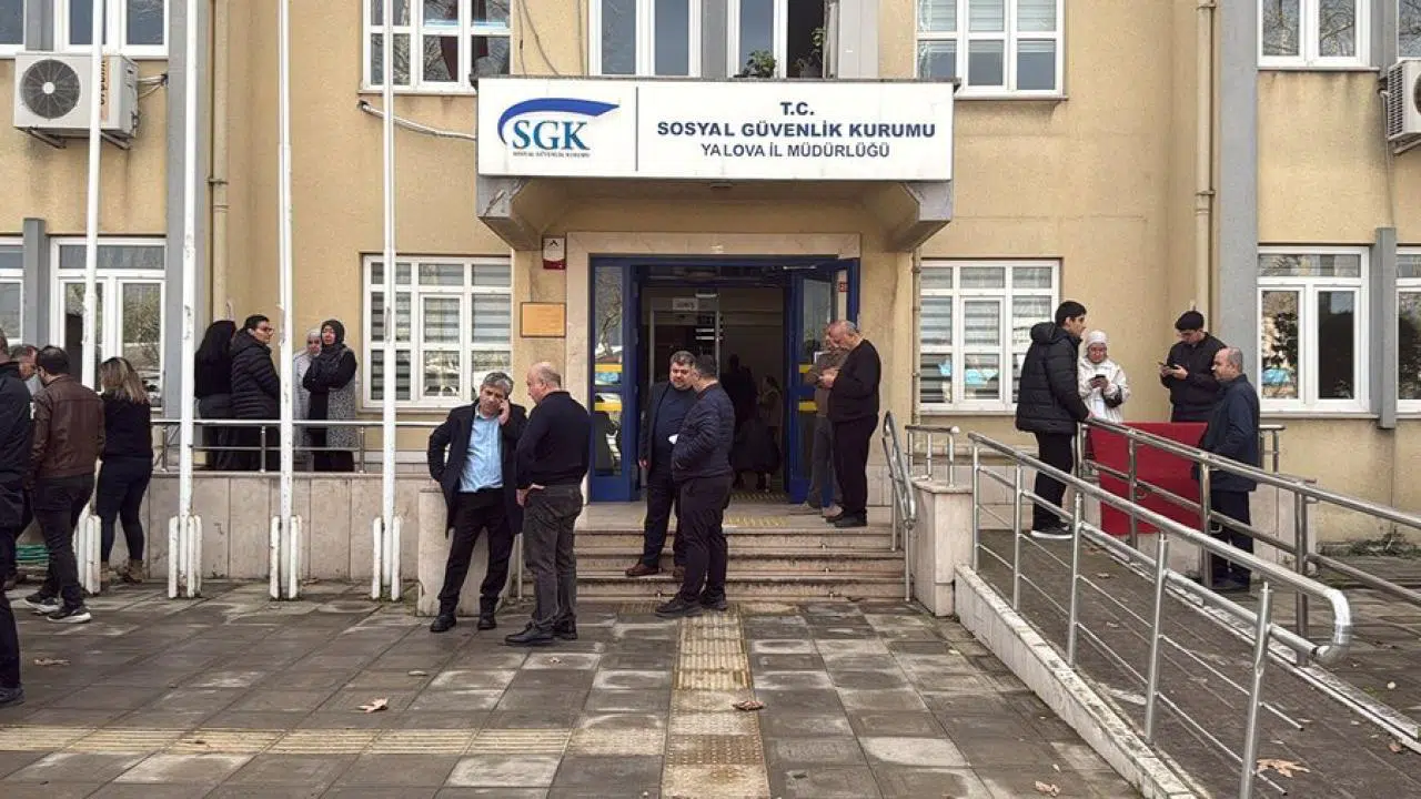 Emekliliği reddedilen kişi, SGK İl Müdürlüğü avukatını tabancayla vurarak öldürdü