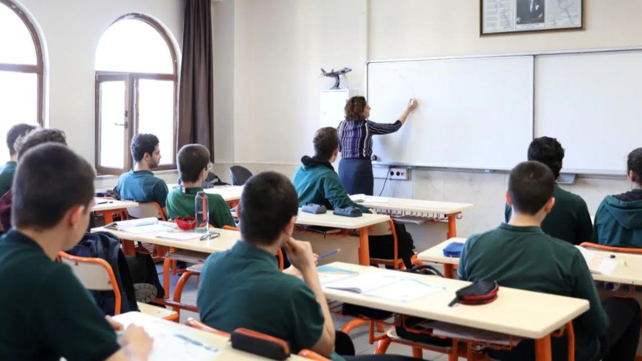 Öğretmenlerin yer değiştirme takvimleri açıklandı