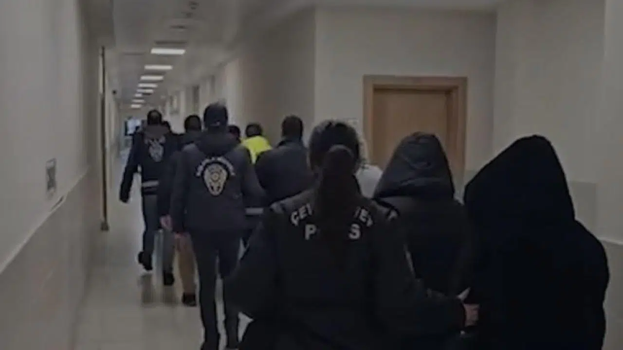28 ilde 'siber' suçlara yönelik operasyon: Gözaltına alınan 350 kişiden 140'ı tutuklandı