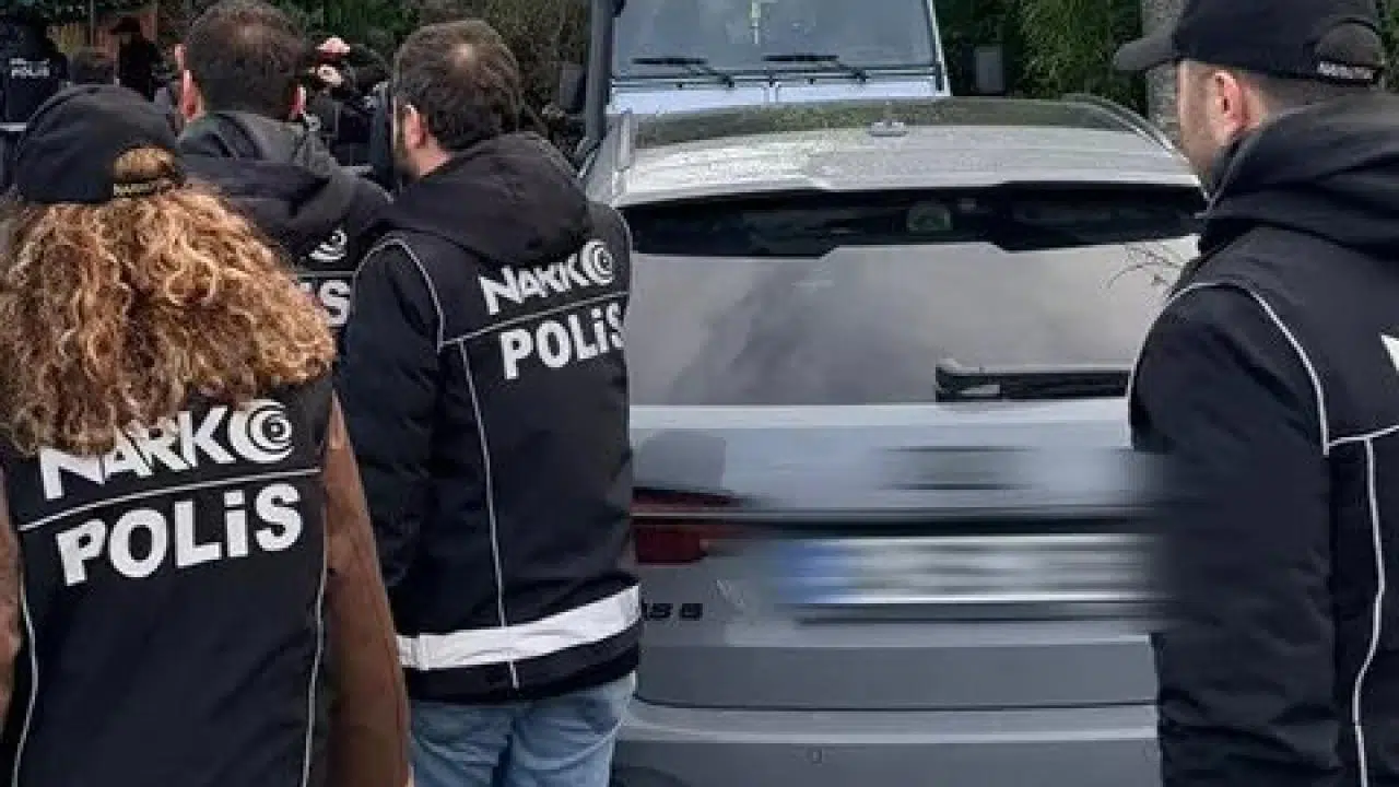 Bebek'teki ünlülerin toplandığı Clubhouse'a 100 polisle 'uyuşturucu' baskını