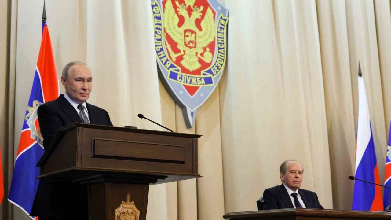 Putin: "Birileri TürkAkım ve Mavi Akım doğalgaz boru hatlarını patlatmaya çalışıyor"