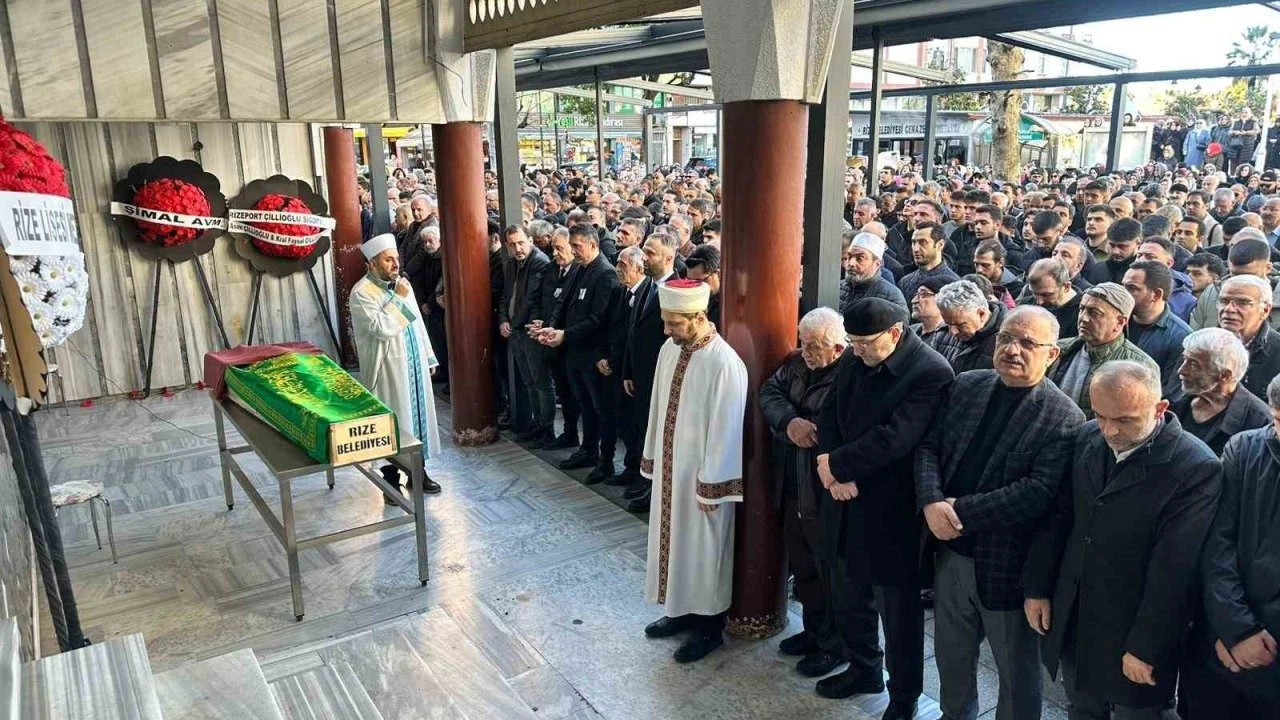 Rize’de 10. kattan düşerek hayatını kaybeden akademisyen son yolculuğuna uğurlandı