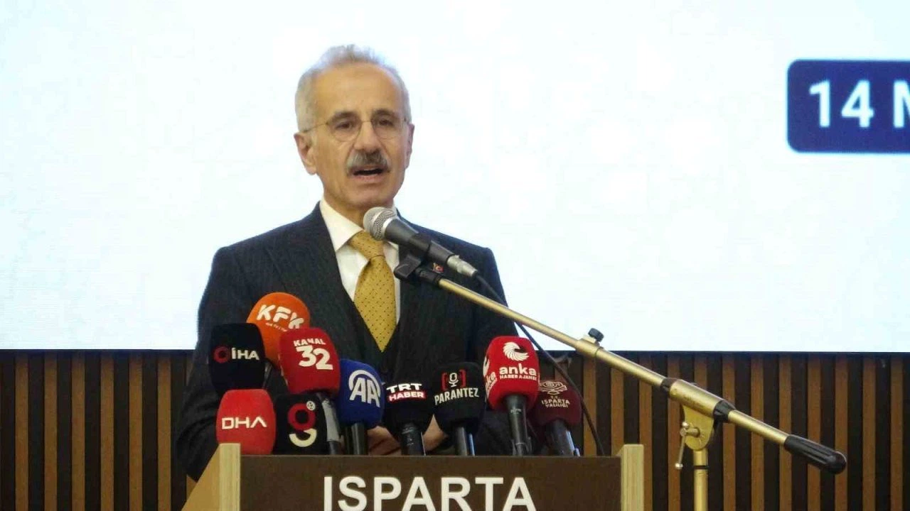 Bakan Uraloğlu: "Hürmüz Boğazı’nda Türk bayraklı gemiler için ISPS Güvenlik Seviyesi 3’e çıkardık, karayolu taşımacılarımıza güvenli güzergahlar sağladık"
