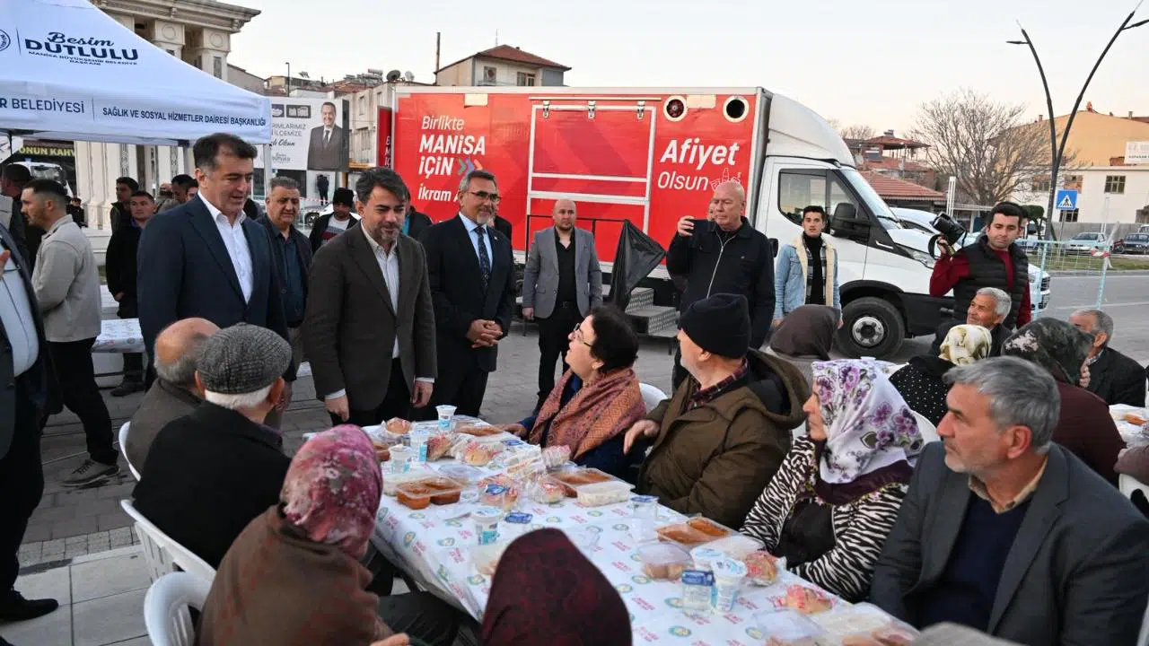 Manisa Büyükşehir Belediyesinin İftar Sofrası Selendi’de Kuruldu