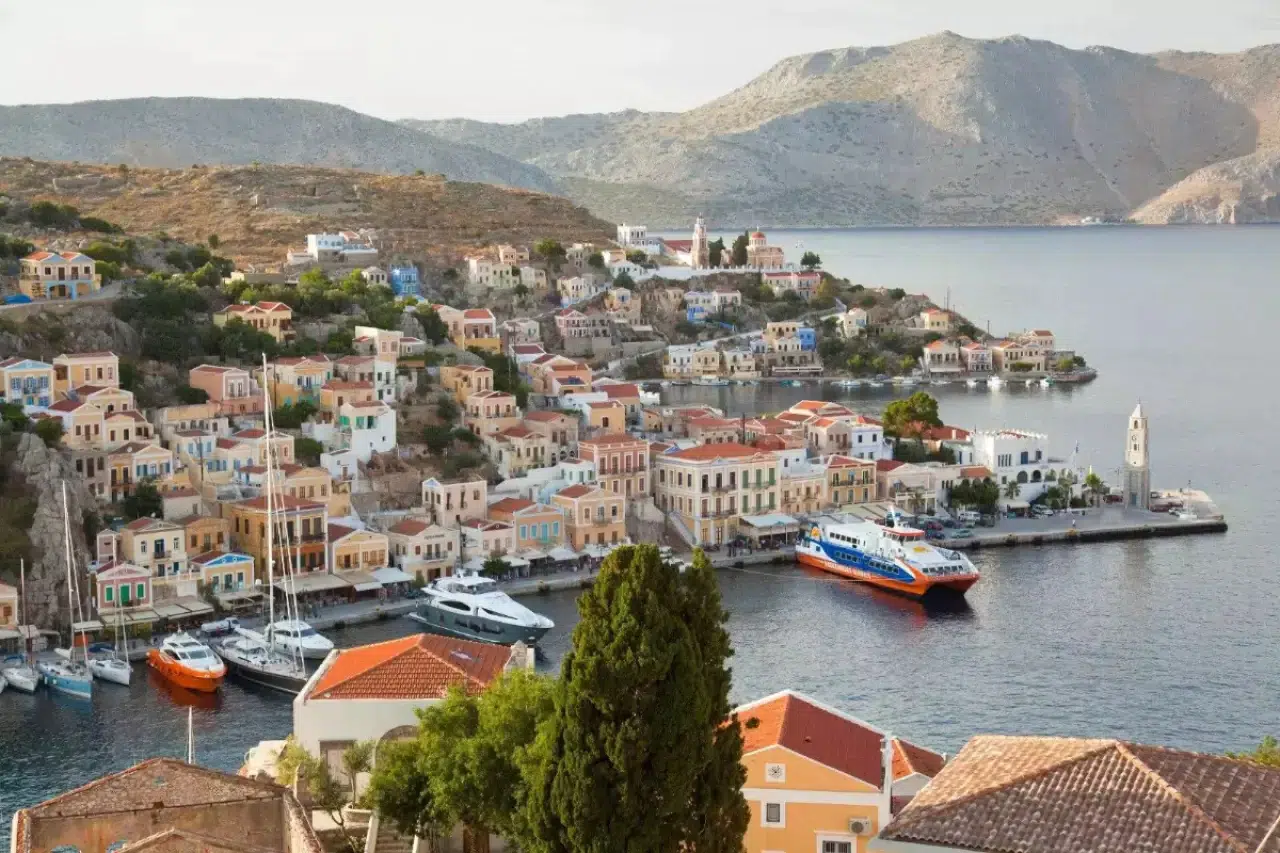 Yunanistan, 'ekspres vize' uygulamasını bir yıl daha uzattı