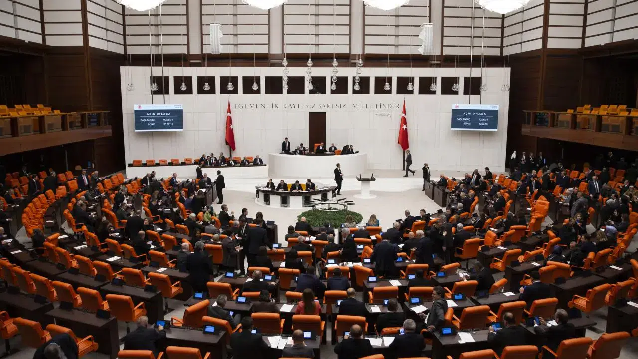 Meclis Okul Saldırılarını ve Dijital Riskleri Araştıracak